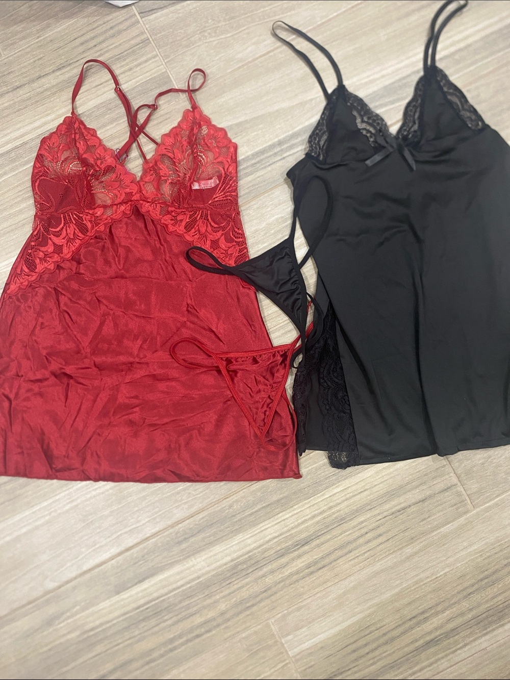 Lace-Trim Satin Chemise Set in Red and Black
